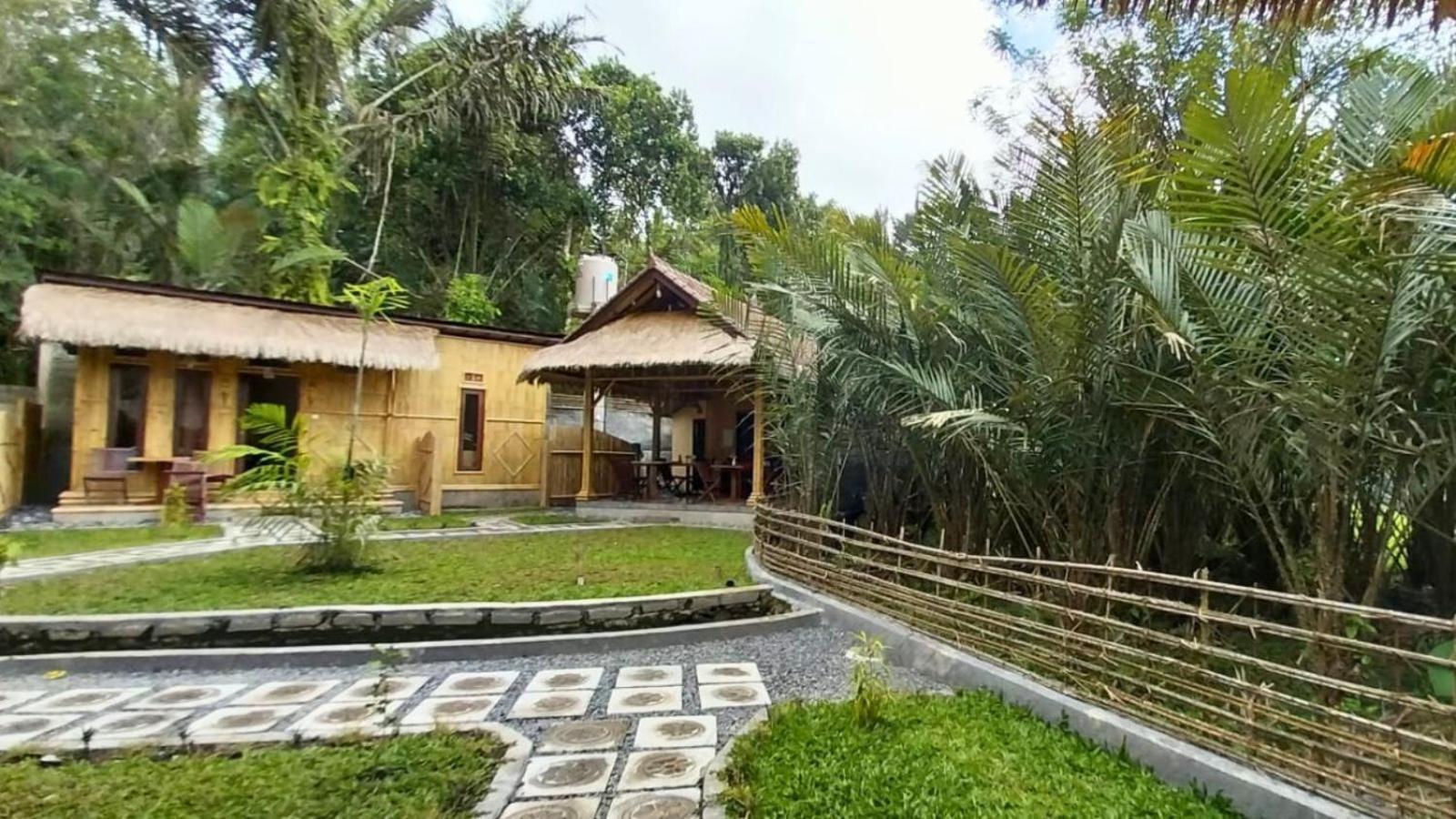 Pondok Sapta Sallaca Selat Exterior foto